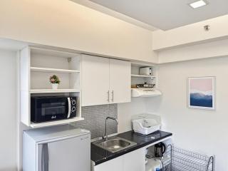 Cozy 1BR Family Room in Avida Towers, Cebu IT Park - 2