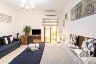 Mla Airport B&B double bedroom with ensuite bathroom & SPA - 7