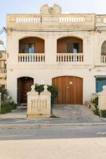 Mla Airport B&B double bedroom with ensuite bathroom & SPA - 4