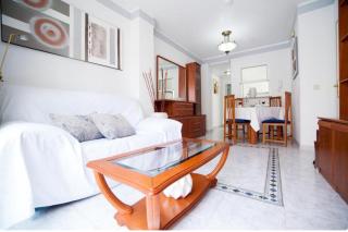 Cosy apartment in Torrevieja with balcony and shared pool - 0