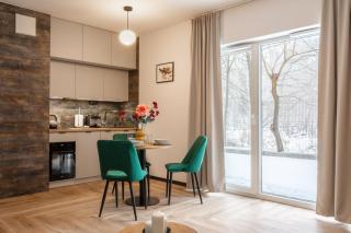 Kameralne Studio z Wielkim Tarasem przy Lesie - Garaż - 8