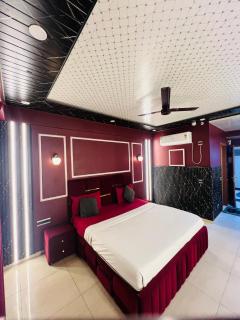 Red cottage stay - 8