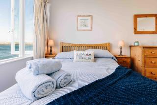 Quebec- Beachfront Fisherman's Cottage - 8