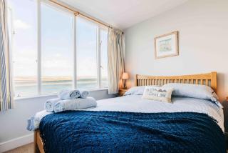 Quebec- Beachfront Fisherman's Cottage - 4