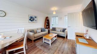Life of Filey - Part of the The Bay Filey Holiday Village with pool, gym and direct beach access, pub, restaurant, tennis and meadows walks - 6