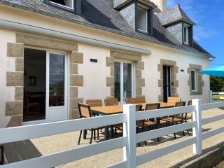 Villa 6 chambres proche plages tous commerces à pieds Spacieuse & Lumineuse orientée Sud à 700 m de la Baie du Kernic et du Casino Partouch Dans la charmante petite ville de Plouescat, quartier calme, tous commerces à pieds restaurants, bars, boulangerie - 4