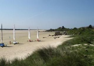 Villa 6 chambres proche plages tous commerces à pieds Spacieuse & Lumineuse orientée Sud à 700 m de la Baie du Kernic et du Casino Partouch Dans la charmante petite ville de Plouescat, quartier calme, tous commerces à pieds restaurants, bars, boulangerie - 3