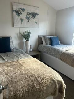 Luxury Lakeview Lodge Chichester Lakeside Holiday Park - 4
