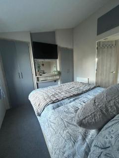 Luxury Lakeview Lodge Chichester Lakeside Holiday Park - 2