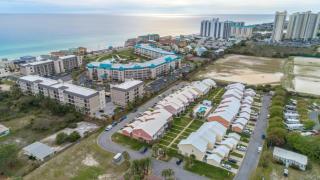 Steps from pool, 5-minute walk to the beach! - 3