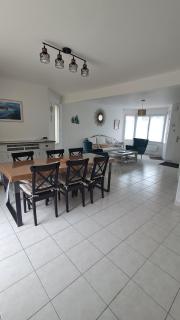 Maison Familiale avec Jardin Clos - 3