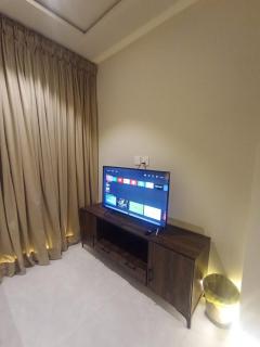 Stylish Luxury Apartment Guest Favorite Hot Location Centre of Gulberg - 5