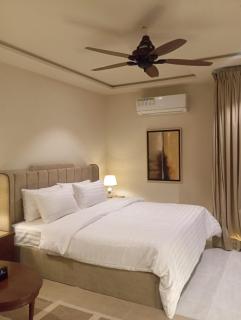 Demure Apartments Modern Comfort Studio Royal Stay - 9
