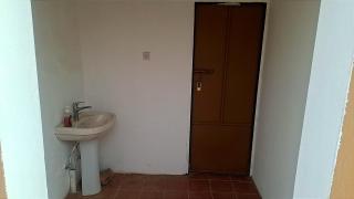 غرفه بأثاث بسيط ومريح - 5