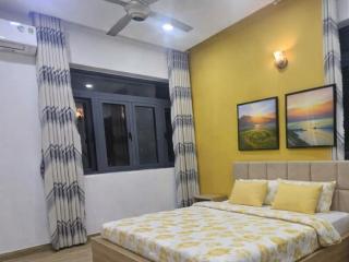 Budget Private Room with Large Balcony Shared Kitchen & Bathroom - 4