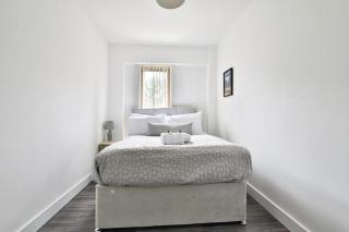 Central Cardiff Retreat 2Bed Apartment with Balcony and Parking - 5