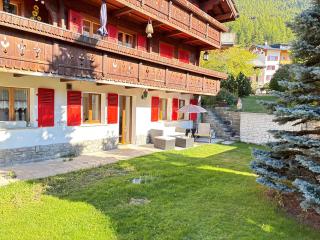 Liftside Terrace Retreat Modern & Cozy - 3