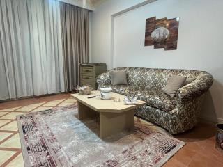 Cozy Apartment Near Major Attractions - 1