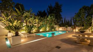 VACATION MARBELLA I Casa Regina, Walking Distance To The Beach, Private Shimmering Pool, 5Min From Puerto Banús, Alarm System, World-Class Dining - 9