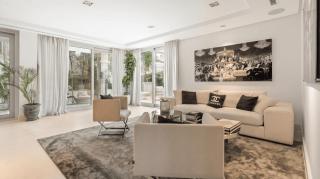VACATION MARBELLA I Casa Regina, Walking Distance To The Beach, Private Shimmering Pool, 5Min From Puerto Banús, Alarm System, World-Class Dining - 7