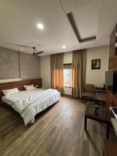 Hotel Singh Empire - 0