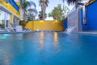 Casa con barbacoa , PISCINA con cascada y jacuzzi, 4 HABITACIONES, capacidad HASTA 10 PERSONAS - 9