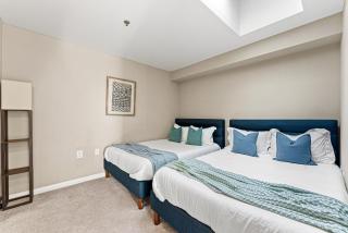 Vertical Blue Bi-Level Sanctuary with Pacific Vistas - 3