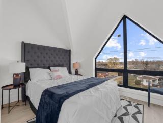 2BR Penthouse Rooftop, Parking, Close to the Falls - 2