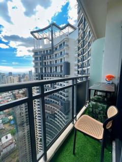 Skyline Stay with Pool, Gym, Sauna Poblacion Makati - 0