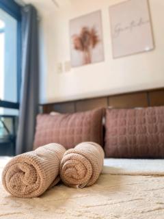Skyline Stay with Pool, Gym, Sauna Poblacion Makati - 1