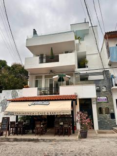 Modern boutique Studio with elevator & rooftop pool close to everything - 9