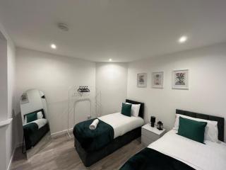 The Court Residence - 4 Bedroom House - 1