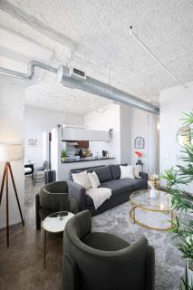 2BR Central KC Stay - Pet Friendly Rooftop & Gym - 6