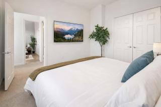 2BR Urban Loft Haven - Rooftop Games & Fitness - 6