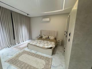 فيلا لك بالكامل مكونة من طابقين مع مسبح داخليYour own private villa consisting of two floors with an indoor pool - 7