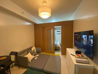 Glam Residences - Besides to GMA & MRT Kamuning - 1