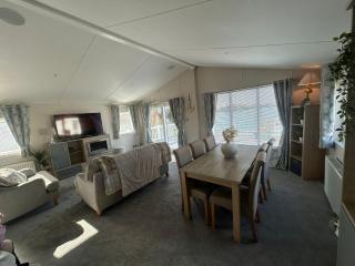 Luxury Lakeview Lodge Chichester Lakeside Holiday Park - 8