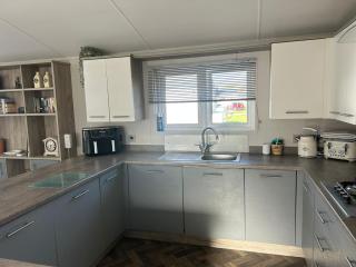 Luxury Lakeview Lodge Chichester Lakeside Holiday Park - 5