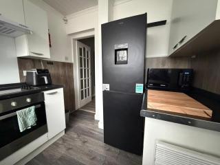 Worsley Gem, Modern 2BR with Garden Space - 5