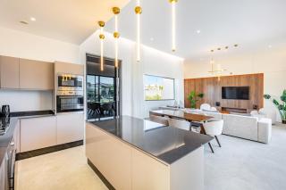 Modern design and jacuzzi - 9