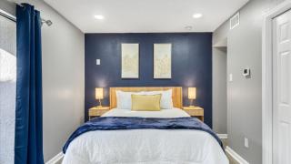 Skyline Loft with 2 Balconies 5 min to Love Field - 4