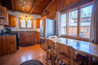 Stylishly 2 Bedroom House - Traditional Cabin - Lake View - Smart TV - CB05 - 7