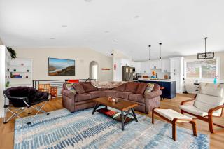 Modern Gorge Retreat Steps from River & Hiking - 4