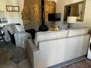 Smugglers Cottage Barn Conversion AONB with Pool & Jacuzzi Pets are free - 2