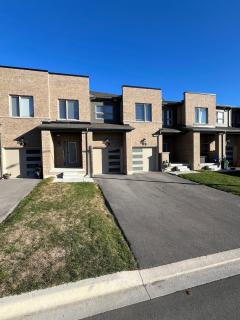 Cozy Barrie Getaway New 3BR Private Backyard 2car - 1