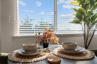 Stylish 1BR Home with Parking Near Zoo & Downtown - 5