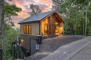 Hot Tub Cabin in Gatlinburg - Smoky Mountain Views - 6