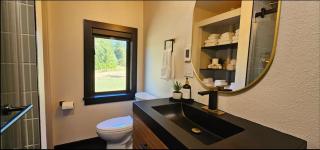 Luxe Mountain Retreat in N Cascades hot tub sauna - 3