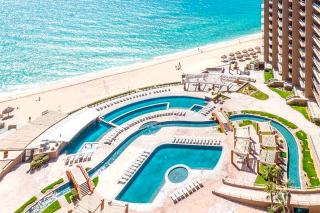 Las Palomas G1002 Luxury Beachfront 1BR, 1 BA for 4 - 9