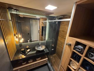 Apto 3 quartos, confortável e silencioso- Ar Condicionado - Wi-Fi rápido - Ótima localização - 4